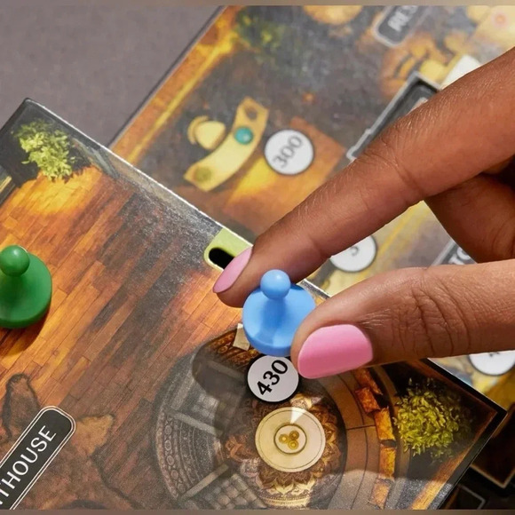 Hasbro Gaming | Clue Escape: The Midnight Hotel | Ages 10+ -  BNIB ♟️🔧🌭 - Picture 5 of 9